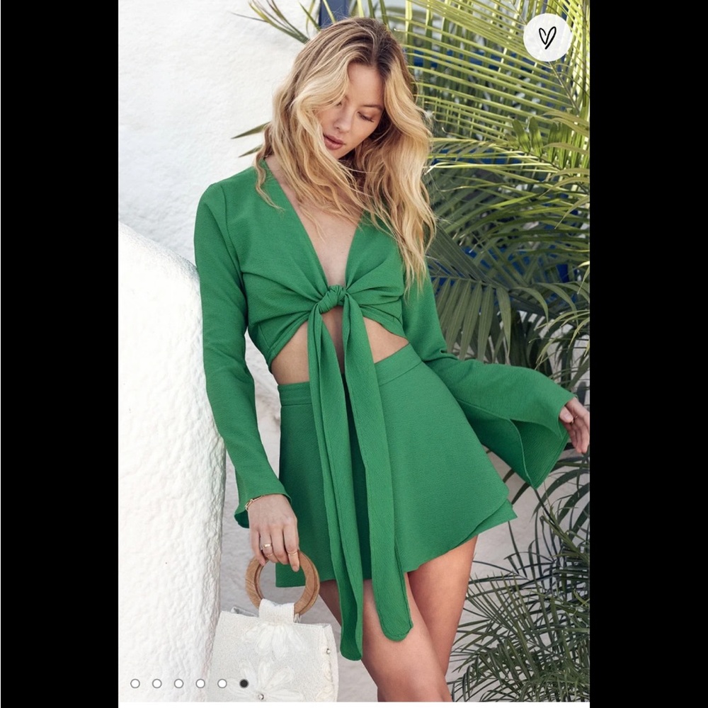 Carefree seasons greetings Lulu’s green skort and top set. Size L fits 8-10 US